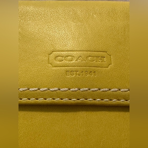 Authentic Coach Vintage Turn Lock chartreuse Yellow Leather Wallet! NWT - Picture 4 of 9